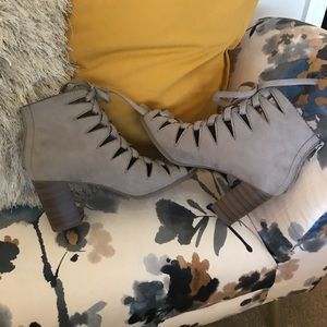 Women’s Soda LaceUp Peeptoe Heel Sz 7.5